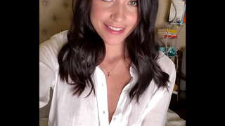 Αυνανισμός, ενώ ο καλύτερος φίλος της κάνει το ίδιο