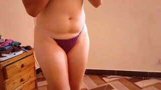 Slutty stepmom mengongkek saya dan menghisap zakar saya apabila saya pulang dari belajar sepanjang hari