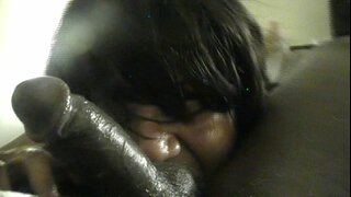 ���ોટી સુંદર મહિલા બેટી કેચ મારા અખરોટ અને મારા માં કશુંક ભોંકાતું હોય બોલમાં