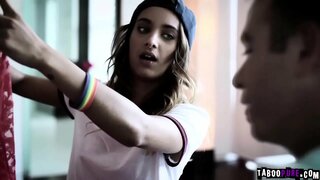 ���ျဒ်သို့လမ်းလျှောက်မိသားစုအိမ်အတွက်ပစ္စုပ္ပန်လက်ကြားသူ့ကိုမဝင်