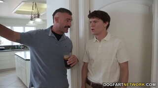 Petite Banús Chanel Skye No Sexe Anal Amb Gran Blanc Dicks